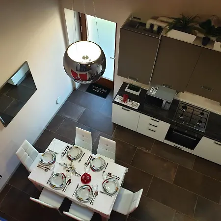 Dimora Rosso San Zeno - Wifi Veloce E Adatto Per Famiglie Lejlighed