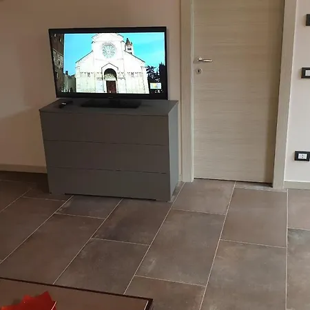 Lejlighed Dimora Rosso San Zeno - Wifi Veloce E Adatto Per Famiglie Verona