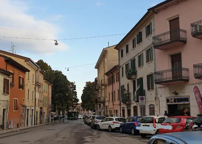 Dimora Rosso San Zeno - Wifi Veloce E Adatto Per Famiglie