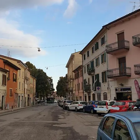Dimora Rosso San Zeno - Wifi Veloce E Adatto Per Famiglie